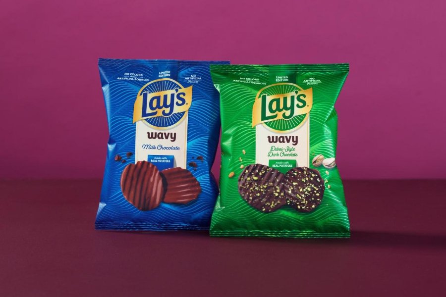 NO COLORS ARTIFICIAL SOURCES EDITTER ARTIFICIAL Flavors Lays wavy Milk Chocolate REAL POTATOES ARTISA HOURCES MITEC DITION lays wavy Dubai-Style Dark Chocolate nade with LEAL POTATOES