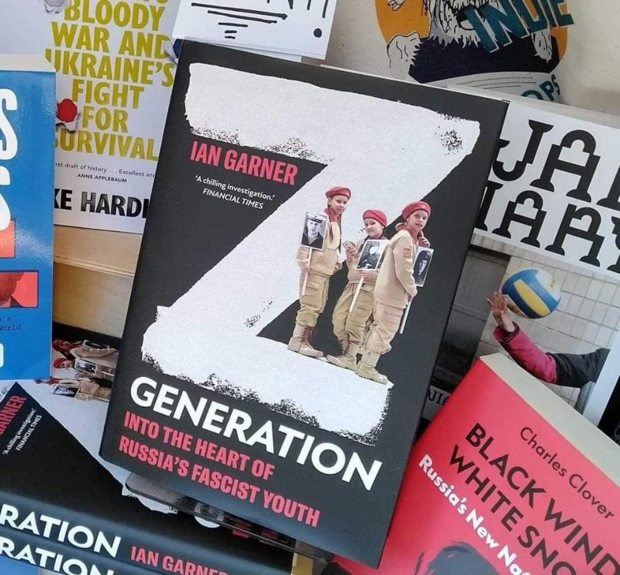 BLOODY WAR AND UKRAINE'S FIGHT FOR URVIVAL rst drait of history. Excellent ond ANNE APPLEBAUM KE HARDI IAN GARNER "Achilling investigation? FINANCIAL TIMES LAR S orld NIT cabog invetipten FINANCIAL TIMES GENERATION INTO THE HEART OF RUSSIA'S FASCIST YOUTH Charles Clover BLACK WINC WHITE SNC Russia's New No RATION RATION IAN GADN