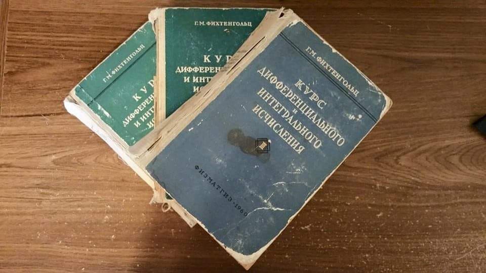 TH ONXTRHTOADEL ПМ.ФИХТЕНГОЛЬЦ КУ ДИФФЕРЕН и ИНт ← ДИФФЕРЕН Г.М. ФИХТЕНГОЛЬЦ КУРС ДИФФЕРЕНЦИАЛЬНОГО ИНТЕГРАЛЬНОГО ИСЧИСЛЕНИЯ ФИЗМАТТИВ•1960